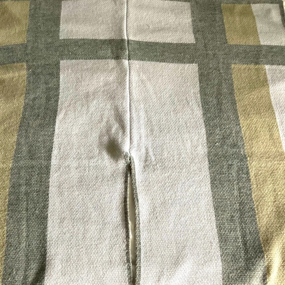 Beautiful Poncho Wrap blanket in neutral colors - Picture 1 of 3